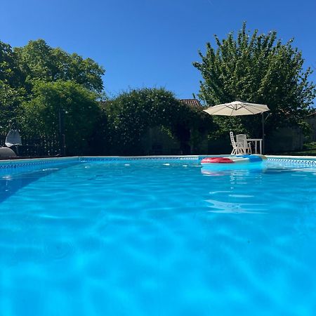 Entire Apartment With Swimming Pool Near Aubeterre Saint-Romain  Εξωτερικό φωτογραφία