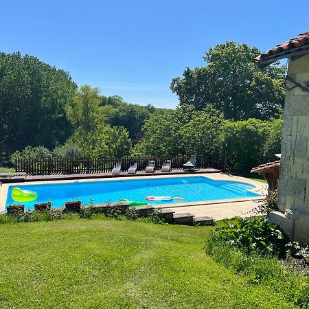 Entire Apartment With Swimming Pool Near Aubeterre Saint-Romain  Εξωτερικό φωτογραφία