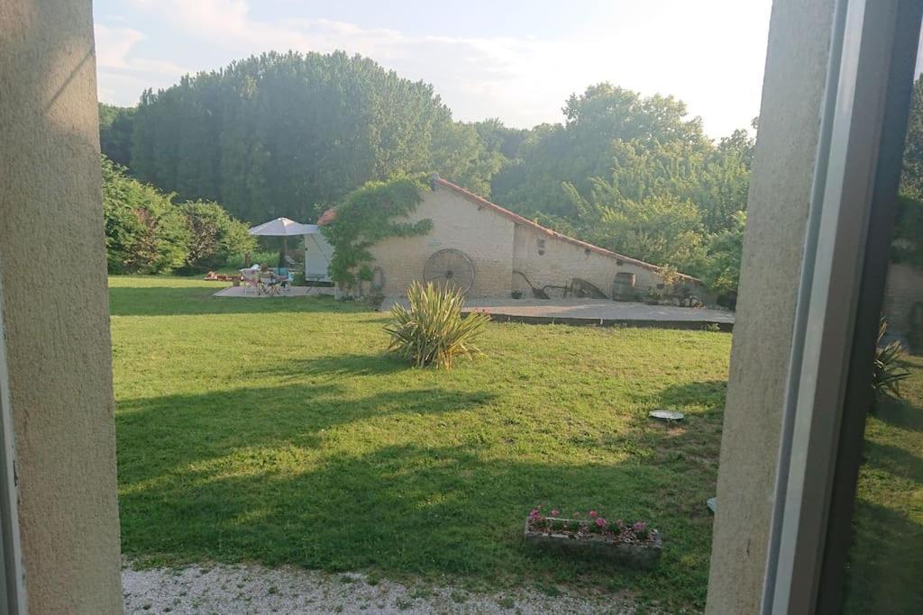 Entire Apartment With Swimming Pool Near Aubeterre Saint-Romain  Εξωτερικό φωτογραφία