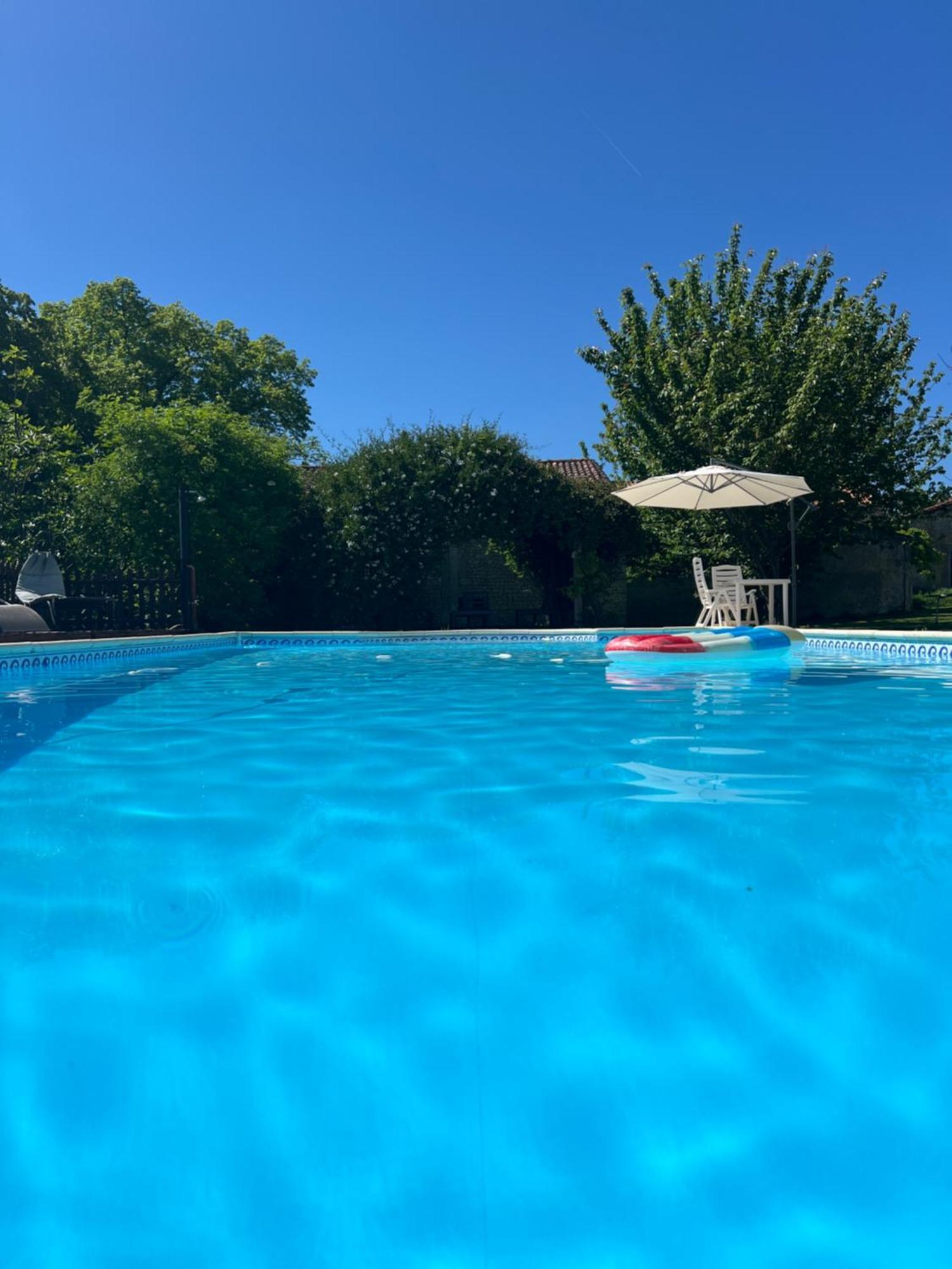 Entire Apartment With Swimming Pool Near Aubeterre Saint-Romain  Εξωτερικό φωτογραφία