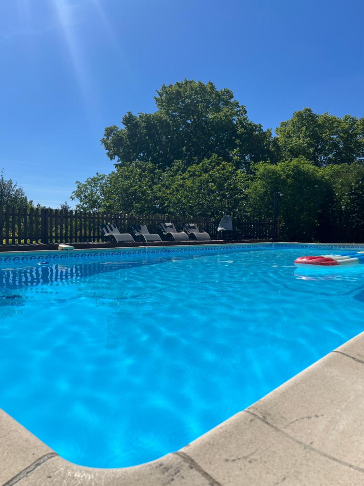 Entire Apartment With Swimming Pool Near Aubeterre Saint-Romain  Εξωτερικό φωτογραφία