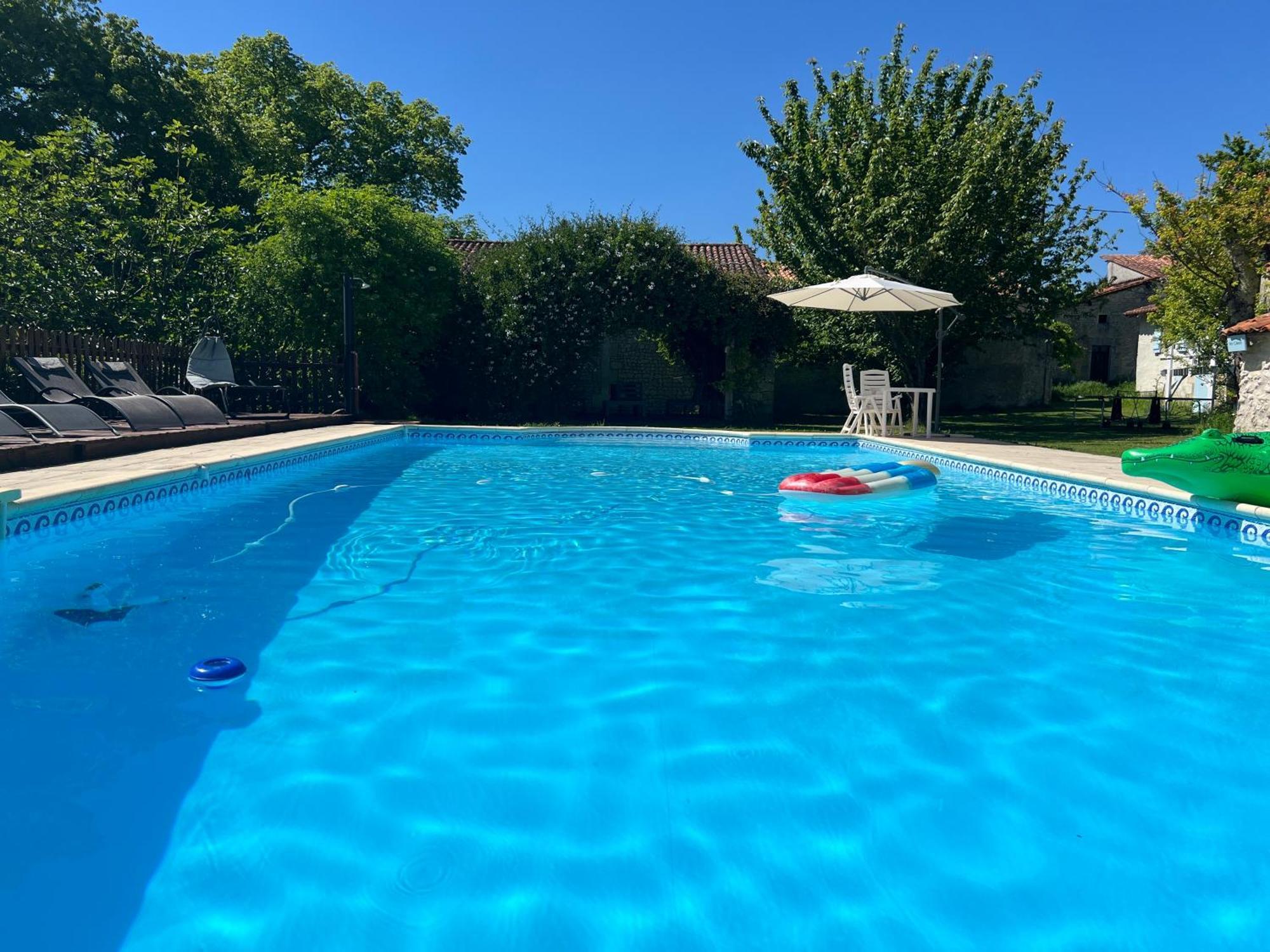 Entire Apartment With Swimming Pool Near Aubeterre Saint-Romain  Εξωτερικό φωτογραφία